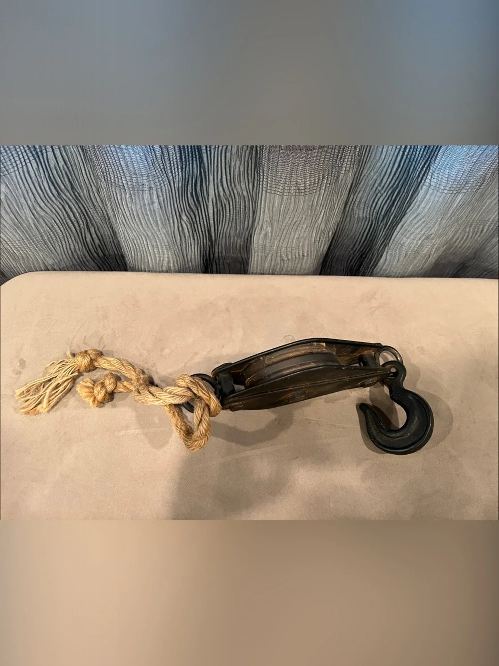 Source Unknown Black Metal Pulley Wall Hook with Natural Rope